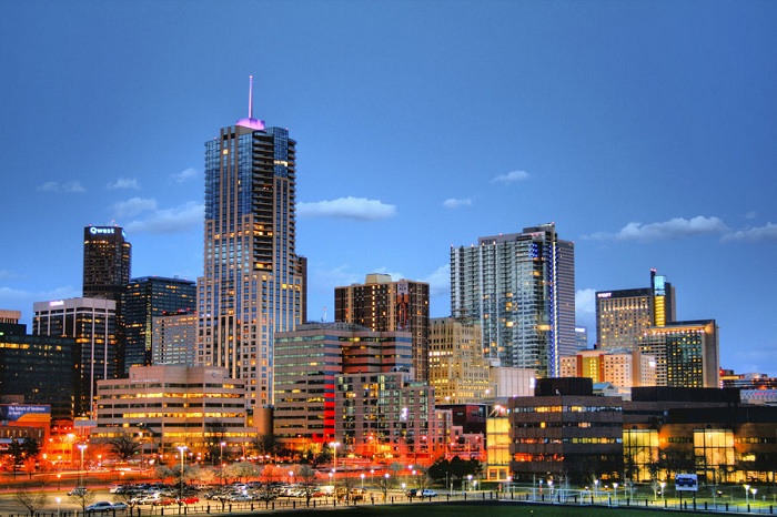 [Image: ve-may-bay-di-denver.jpg]