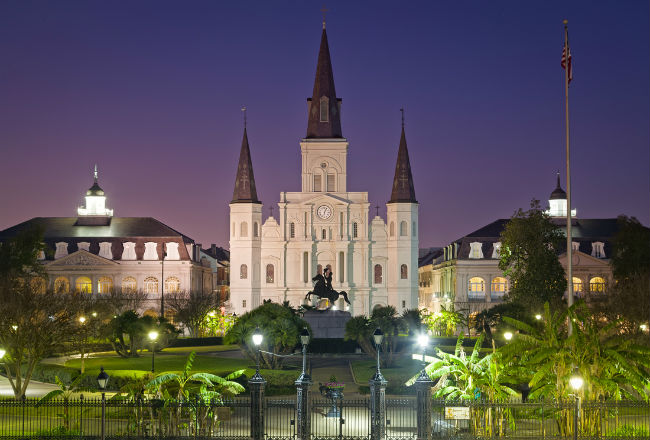 ve may bay di new orleans gia re