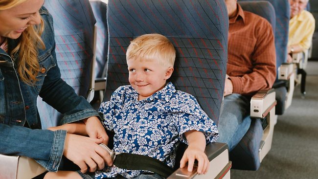 Quy định của các hãng hàng không về trẻ em đi máy bay