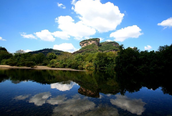 dat ve may bay di ha mon gia re nhat