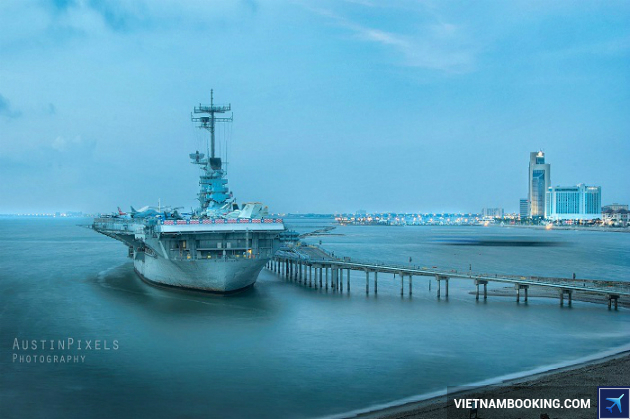 USS Lexington ở vịnh Corpus Christi ve may bay di corpus christi