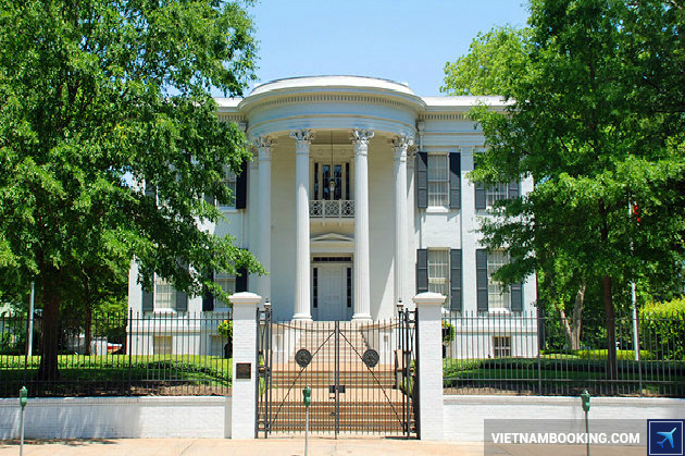 dat mua ve may bay gia re di jackson