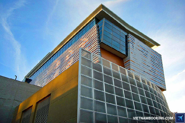 ve may bay di louisville gia re 