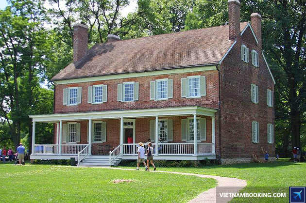 ve may bay di louisville gia re 