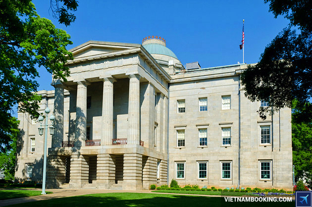 North Carolina State Capitol ve may bay gia re di raleigh