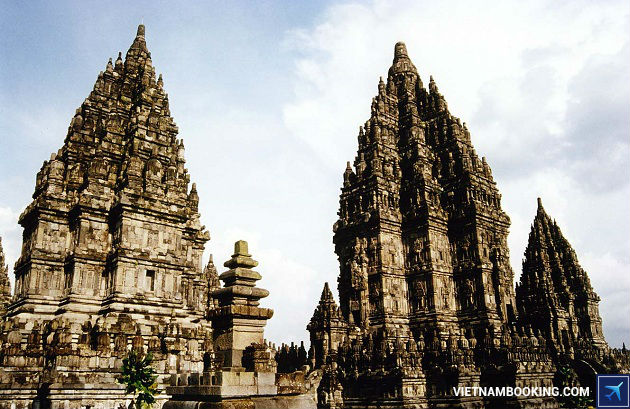 ve may bay di indonesia gia re