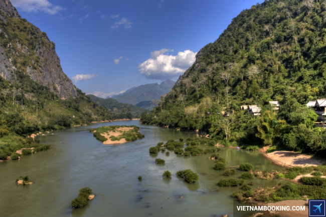 ve may bay di lao gia ca phai chang