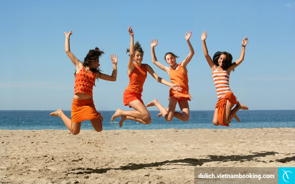 chon ban dong hanh du lich