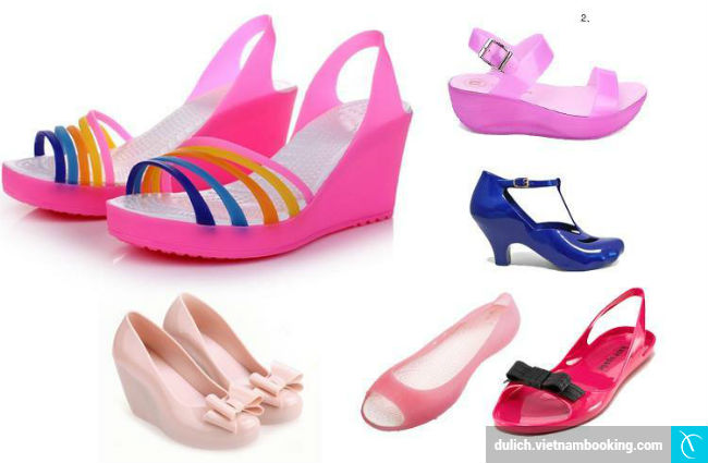 Nên đi du lịch với giày nhựa hoặc dép nhựa vào màu mưa cam nang du lich