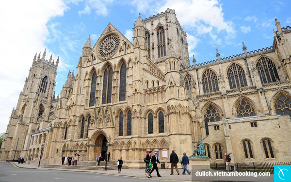 chiem-nguong-10-nha-tho-gothic-dep-nhat-chau-au-7-31-12-2015