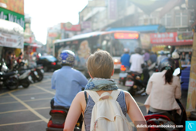 du lich tu tuc gia re