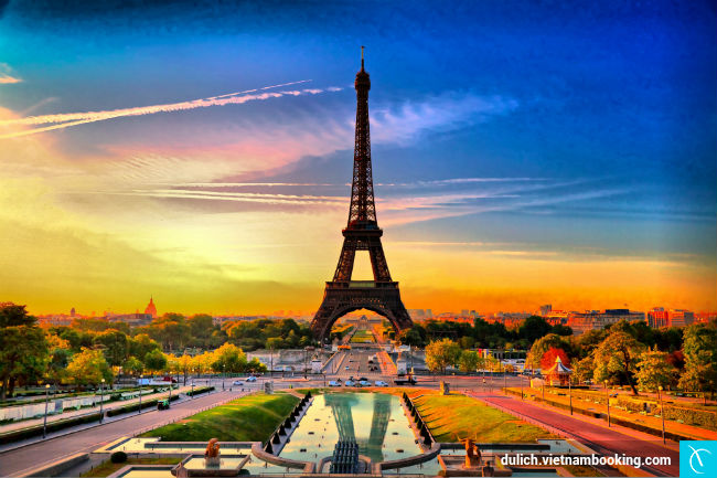 Không nên xếp hàng mua vé lên tháp Eiffel luu y khi du lich paris