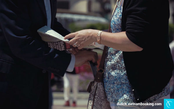 bi kip tranh moc tui di du lich