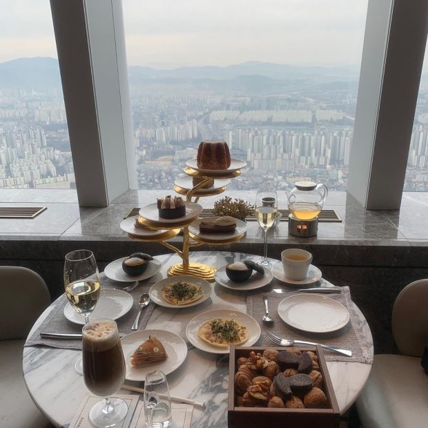 Ẩm thực tại Kh&aacute;ch sạn 7 sao Thế Giới Signiel Seoul