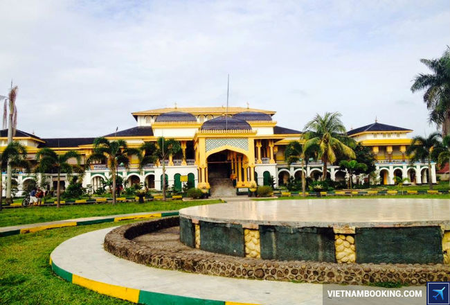 Cung điện Maimoon dat mua ve may bay di medan