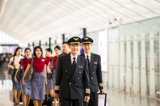 Đội ngũ h&atilde;ng h&agrave;ng kh&ocirc;ng China Airlines