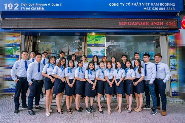 Đội ngũ tư vấn của Vietnam Booking hỗ trợ đặt v&eacute;, l&agrave;m visa v&agrave; c&aacute;c dịch vụ h&agrave;ng kh&ocirc;ng trước chuyến đi