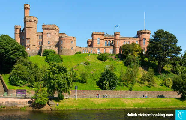 Lâu đài Inverness du lich scotland