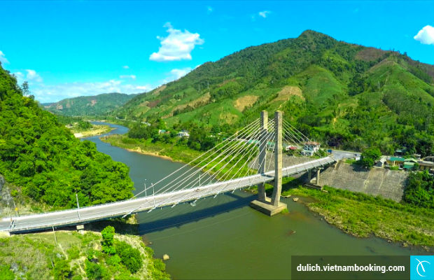 Cầu treo Đakrông du lich thai quang tri