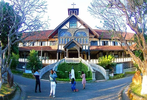 kinh nghiệm du lịch kon tum - tòa giám mục