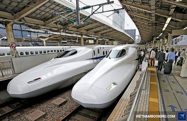 Tàu cao tốc Shinkasen phương tiện đi lại khi đến với du lịch nhật bản