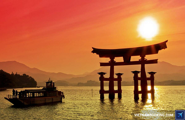 Đền Itsukushima địa điểm du lịch nhật bản