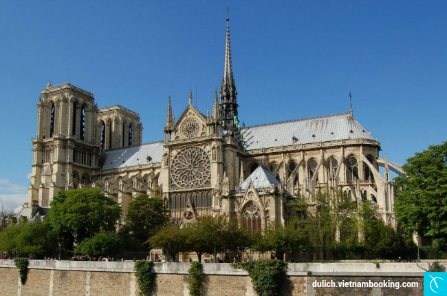 mua tour du lich phap gia re