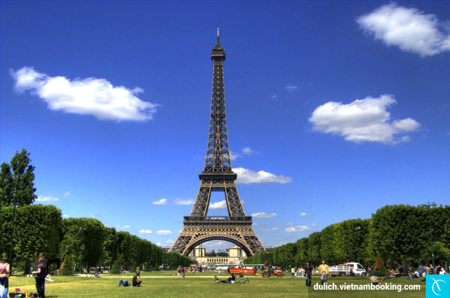 mua tour du lich phap gia re