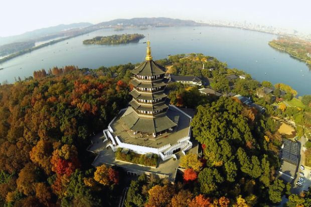 Du lịch Trung Quốc mùa nào đẹp - Tháp Lôi Phong