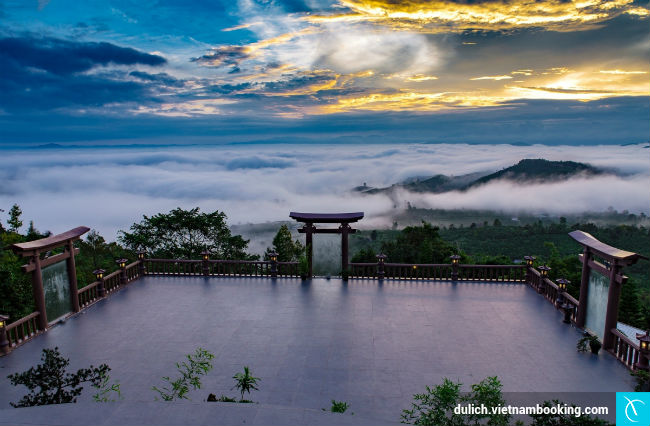 Chùa Linh Quy Pháp Ấn den-bao-loc-thoa-suc-du-lich-kham-pha-3-15-03-2017
