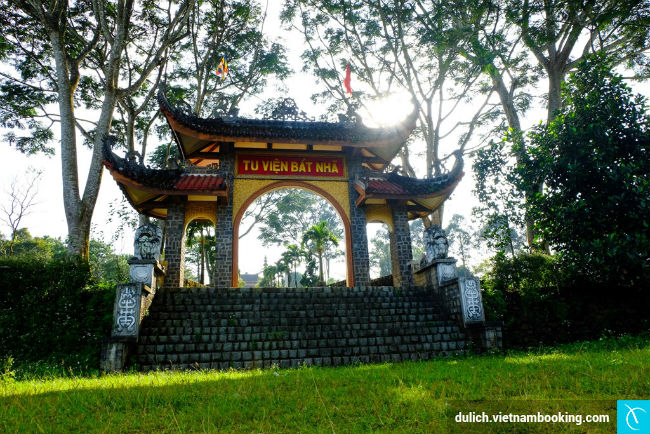 Tu viện Bát Nhã den-bao-loc-thoa-suc-du-lich-kham-pha-5-15-03-2017