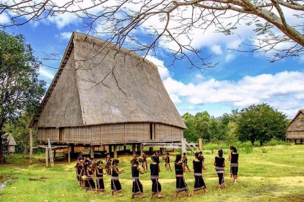 Địa điểm du lịch Kon Tum - Nhà rông Kon Klor