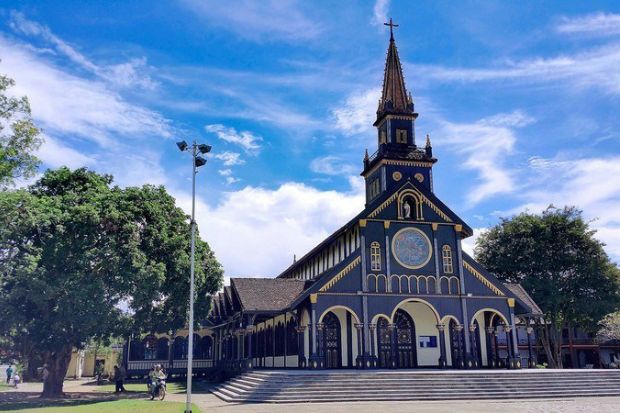 Địa điểm du lịch Kon Tum - Nhà thờ gỗ