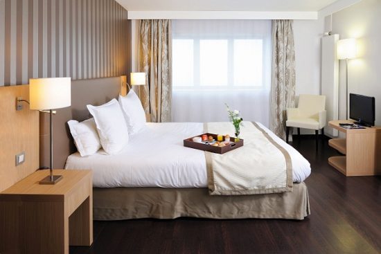 Kh&aacute;ch sạn 4 sao ở ph&aacute;p