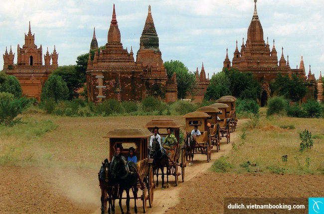 Xe ngựa được du khách yêu thích lựa chọn làm phương tiện tham quan ở Bagan ve dep co kinh bagan