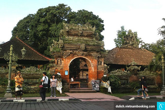 Một ngôi đền cổ ở Bali du lich bali