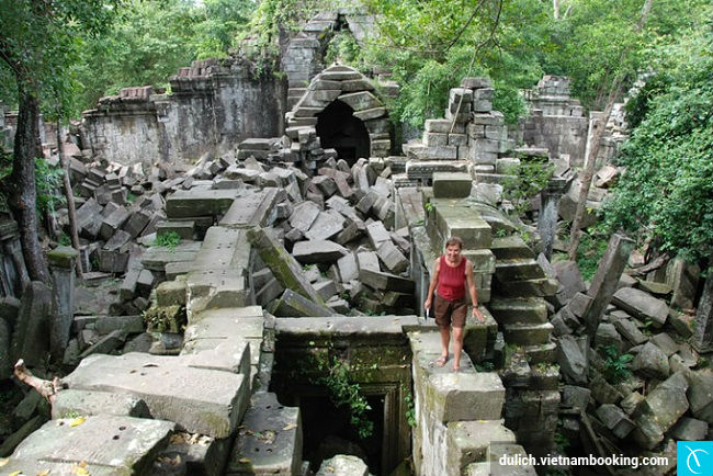 Tàn tích của đền Beng Mealea du lich campuchia