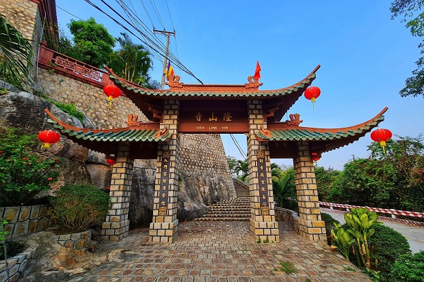 Địa điểm du lịch Châu Đốc - Chùa Long Sơn