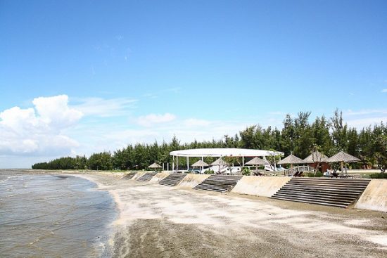 Bãi biển Hồ Tràm