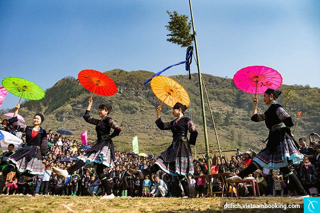 Múa dân tộc ở Sapa diem nong du lich le 304