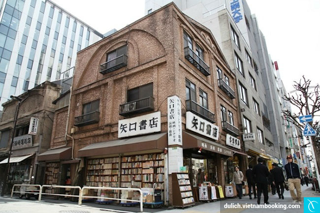 Một cửa hàng sách cũ ở Jinbocho du lich nhat ban