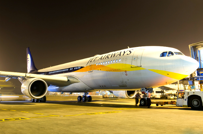 Hạm đội Jet Airways bao gồm nhiều dòng máy bay cải tiến ve may bay jet airways 4