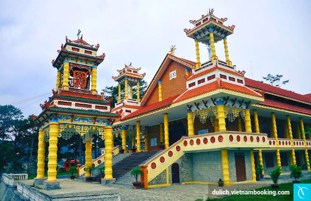 Kham-pha-nhung-nha-tho-dep-nhat-Da-Lat-1-9-5-2017