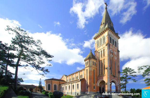 Kham-pha-nhung-nha-tho-dep-nhat-Da-Lat-2-9-5-2017
