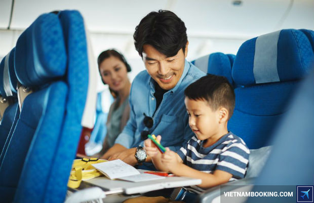 Luu-y-khi-cho-tre-em-di-may-bay-Vietjet-Air-2-23-5-2017