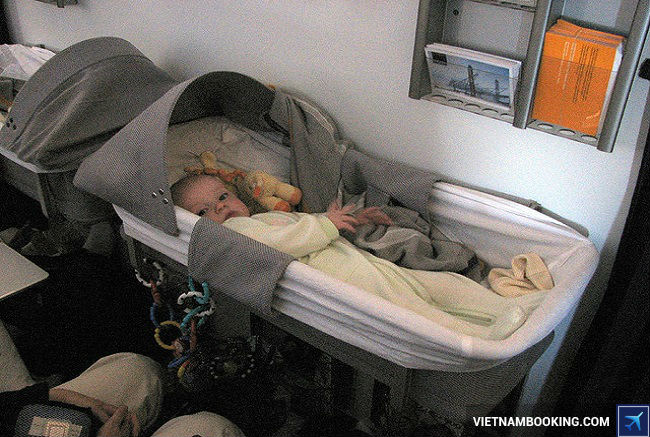 gia ve may bay tre em vietnam airlines