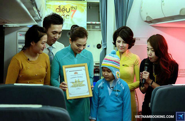 gia ve may bay tre em vietnam airlines