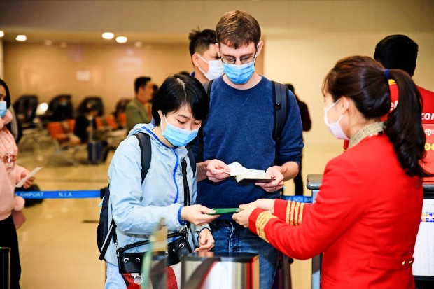 giấy tờ t&ugrave;y th&acirc;n đi m&aacute;y bay Vietjet Air