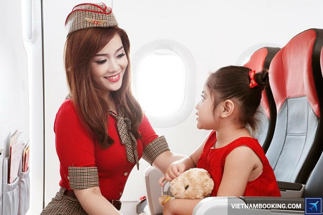 tre em di may bay vietjet