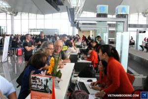 Cách đổi tên trên vé máy bay Jetstar?